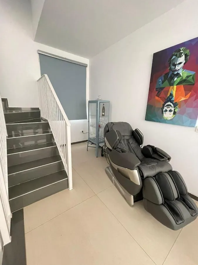 Beautiful Five Bedroom Three Bathroom Entire Villa Málaga