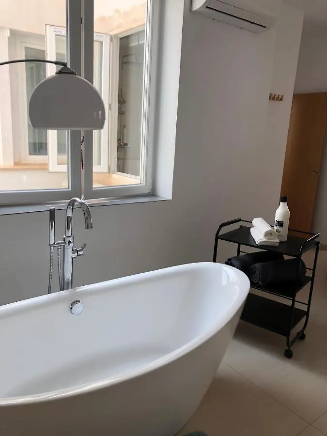 Beautiful Five Bedroom Three Bathroom Entire Villa Málaga