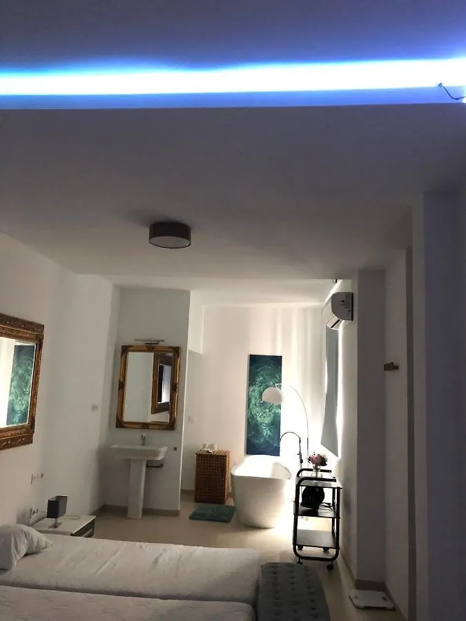 Beautiful Five Bedroom Three Bathroom Entire Villa Málaga