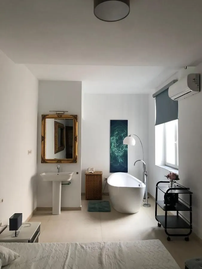 Beautiful Five Bedroom Three Bathroom Entire Villa Málaga